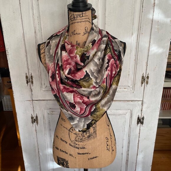 Women's 34" Square Floral Design Polyester Scarf Made In Italy - Picture 2 of 13